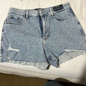 Hollister Ultra High-Rise Mom Short